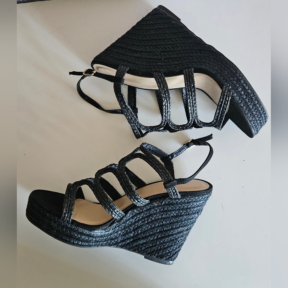 NWT Wild Diva Lounge Wedge Sandals